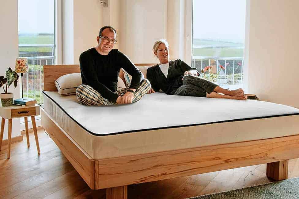Una-natural-mattress-976-couple-2-2